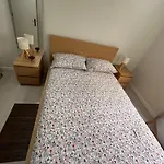 Moscavide Quartos Rum i privatbostad *